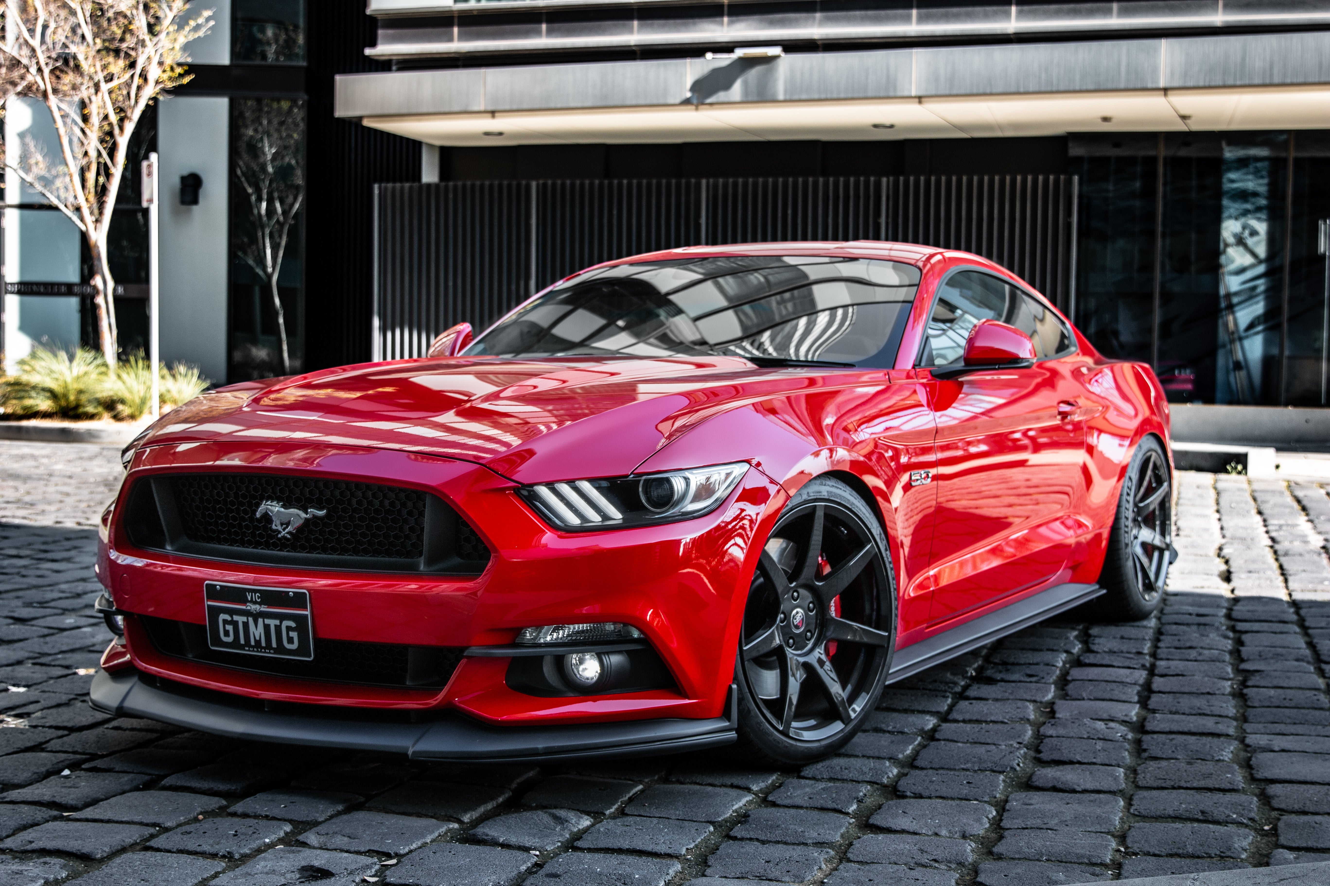 Testo alternativo all'immagine della Ford Mustang